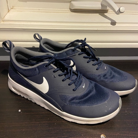 Nike Air Max Thea size 7Y - Picture 2 of 3